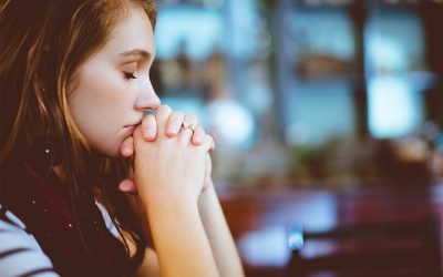 5 Subtle Exercises to Calm Anxiety in Public